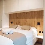 - Modern With Garage Near The 公寓