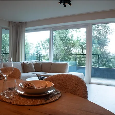 - Modern With Garage Near The Oostende