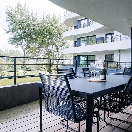 - Modern With Garage Near The شقة